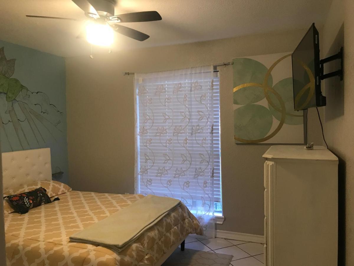 Cheerful 4 Bedroom Home With Pool And Bbq Area With 5Th Bedroom Option Brownsville Exterior photo